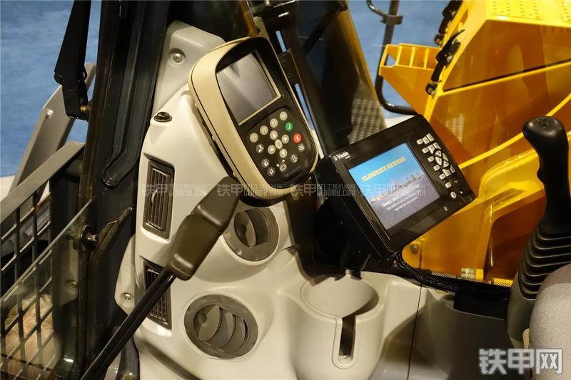 龙工950E挖掘机局部