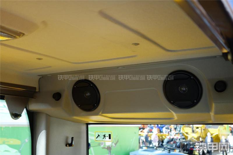 龙工CDM6235挖掘机局部