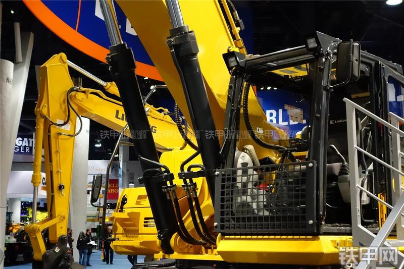 龙工950E挖掘机局部