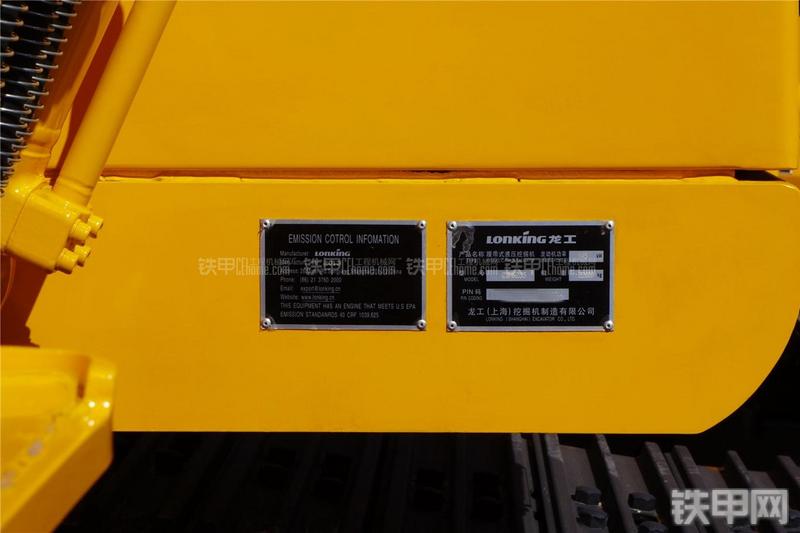 龙工CDM6235挖掘机局部