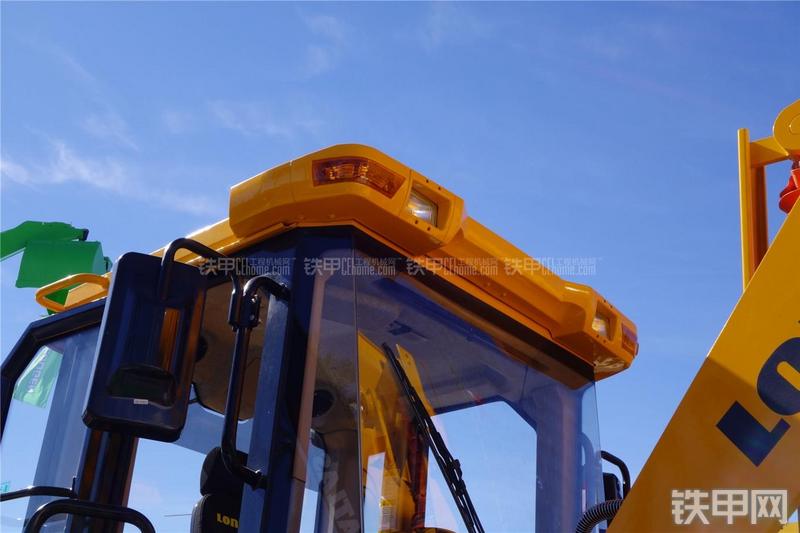 龙工CDM835装载机局部