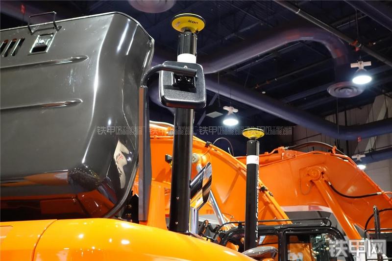 日立ZX210LC-5挖掘机局部