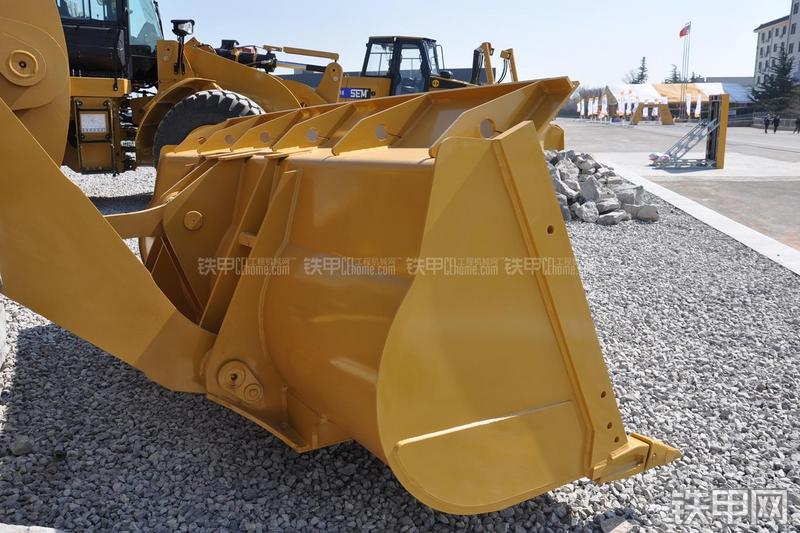 山工SEM650B装载机局部