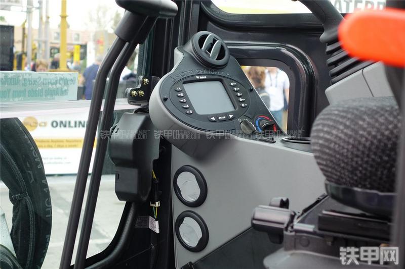 山猫E50挖掘机局部