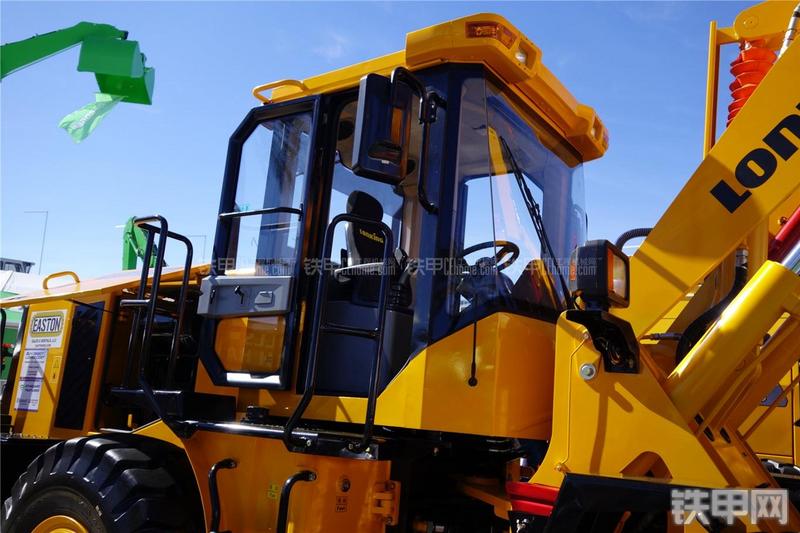 龙工CDM835装载机局部