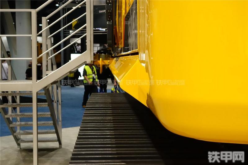 龙工950E挖掘机局部