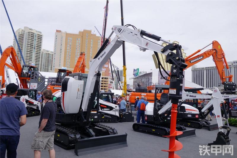 山猫E55挖掘机整机外观