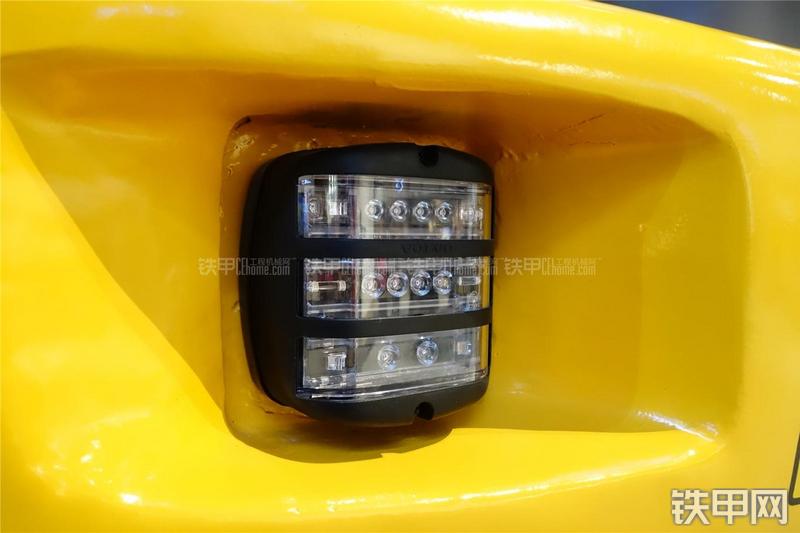 沃尔沃L350F装载机局部