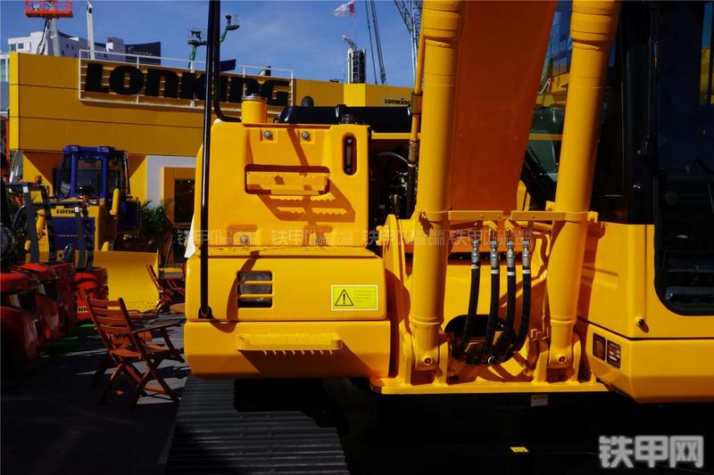 龙工CDM6150挖掘机局部