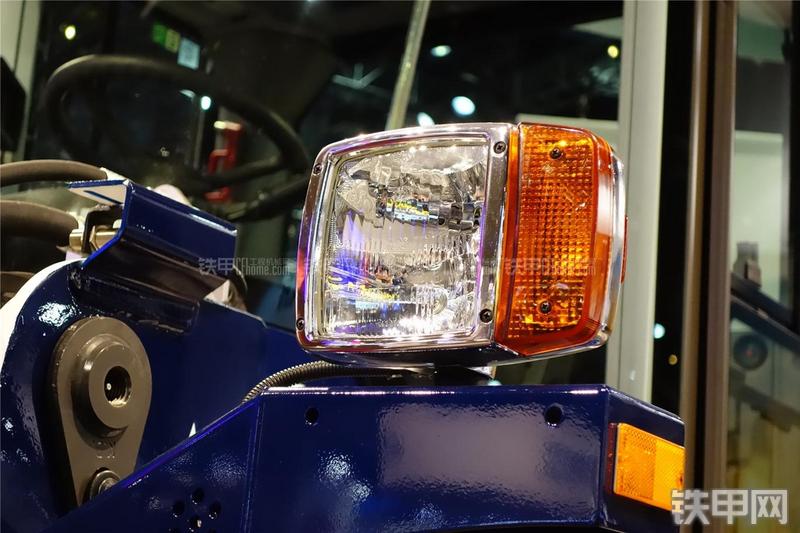 沃尔沃L60G装载机局部