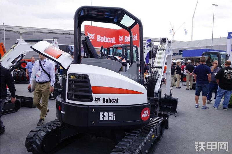 山猫E35i挖掘机整机外观