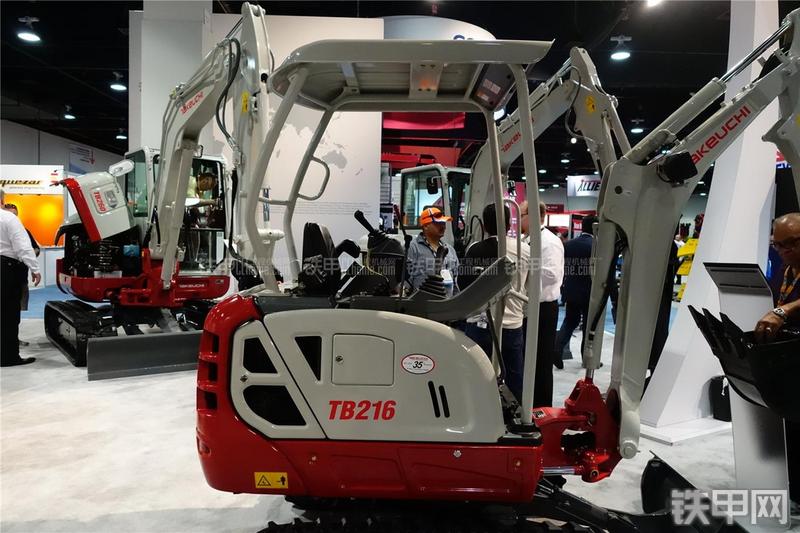 竹内TB216挖掘机局部