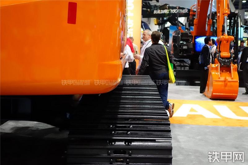 日立ZX210LC-5挖掘机局部