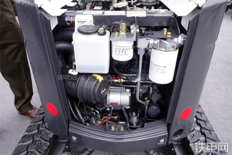 山猫418挖掘机局部