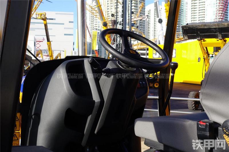 杰西博3CX挖掘装载机局部