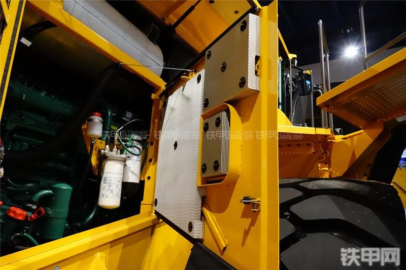 沃尔沃L350F装载机局部