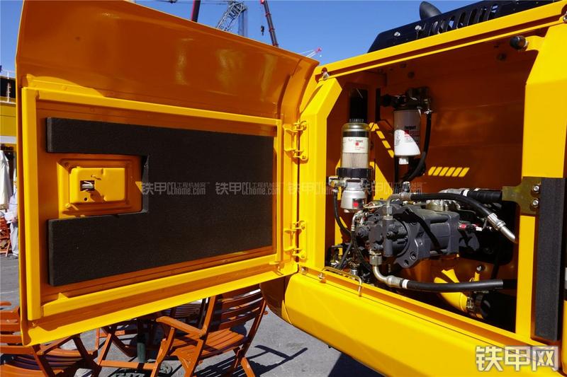 龙工CDM6150挖掘机局部