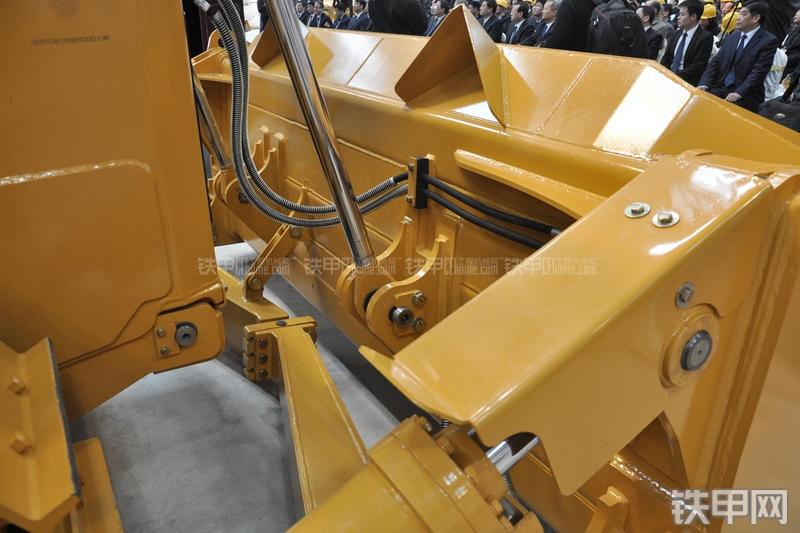 山工SEM816推土机局部