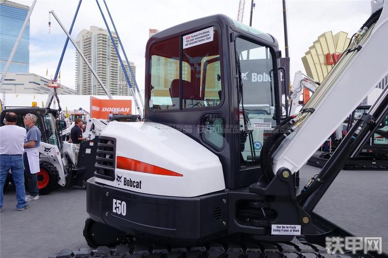山猫E50挖掘机整机外观