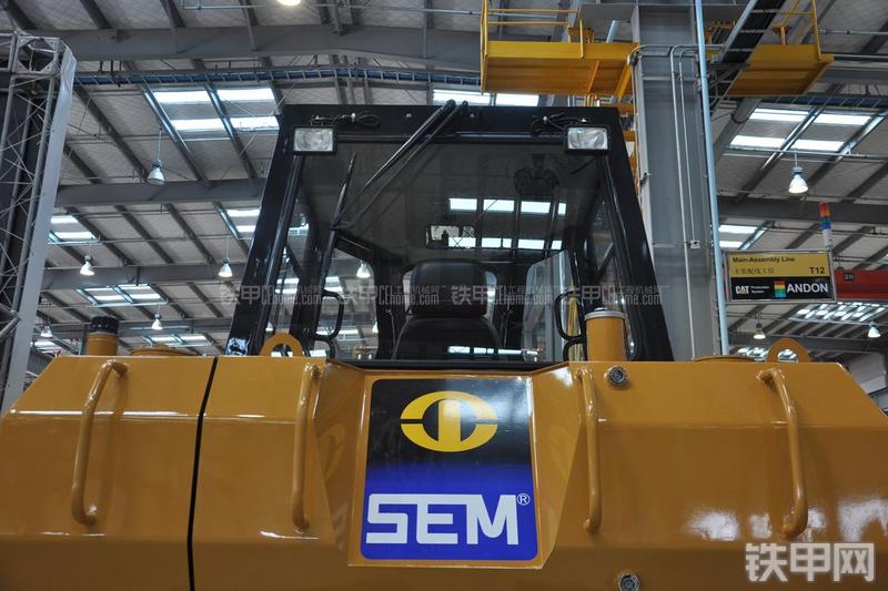 山工SEM816推土机局部