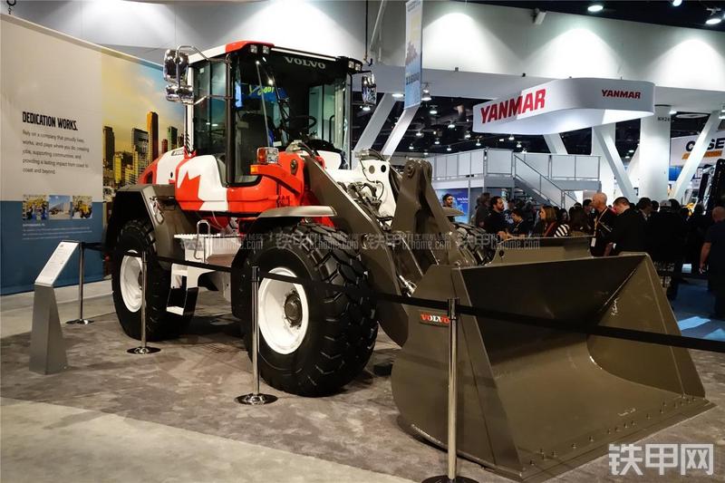 沃尔沃L60G装载机整机外观