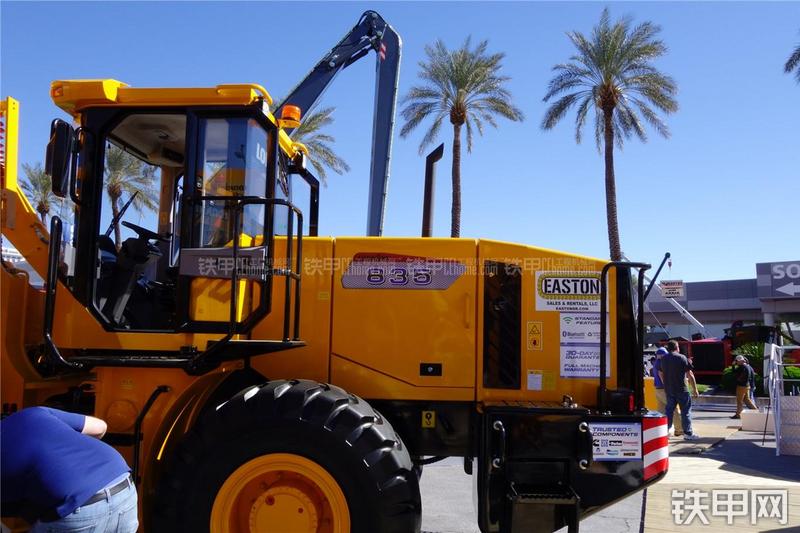 龙工CDM835装载机局部