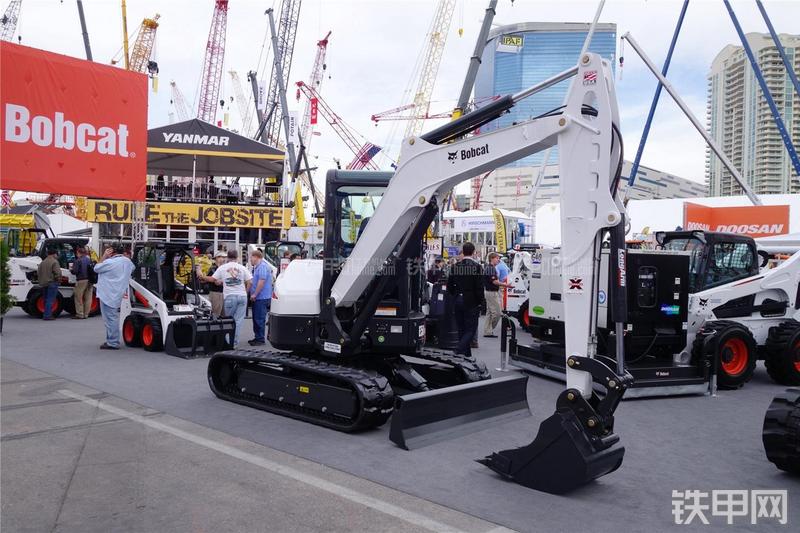 山猫E50挖掘机整机外观