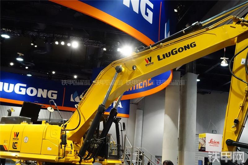 龙工950E挖掘机局部