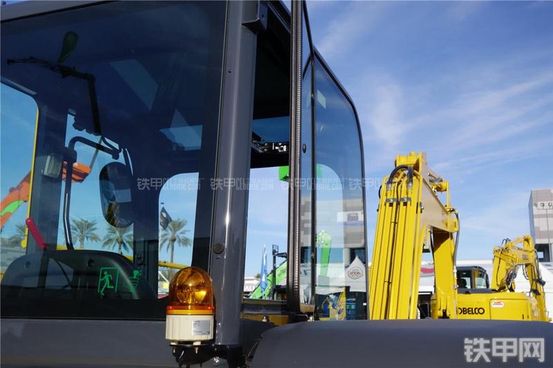 神钢SK55SRX-6E挖掘机局部