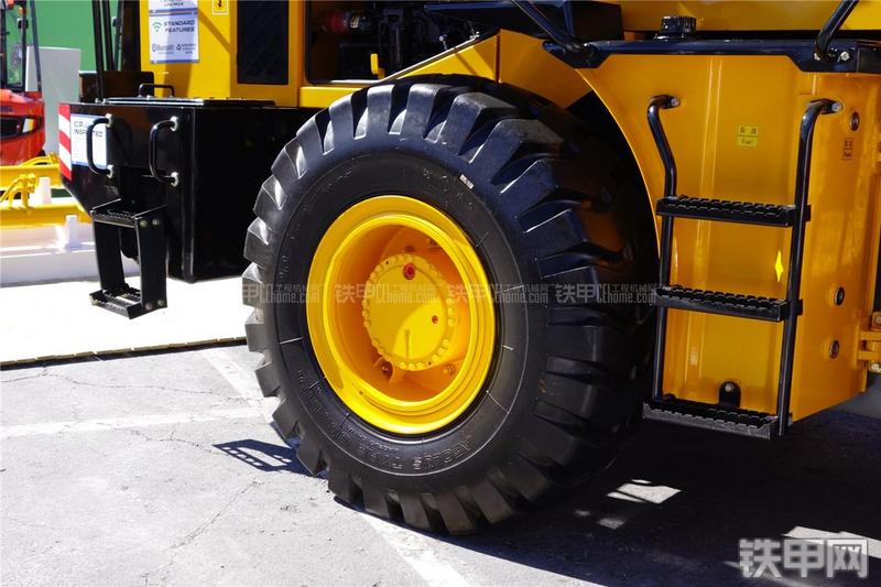 龙工CDM835装载机局部