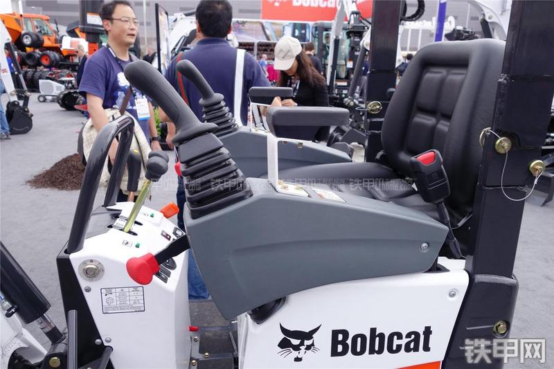 山猫418挖掘机局部