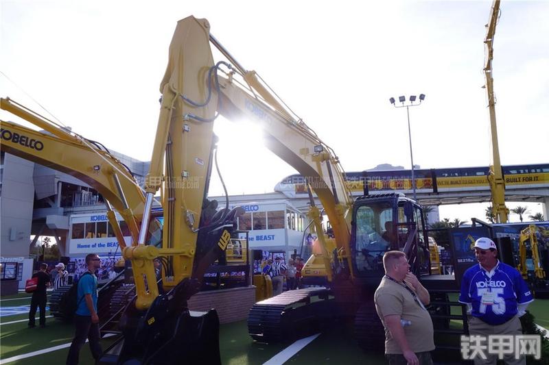 神钢SK210LC-9进口挖掘机整机外观