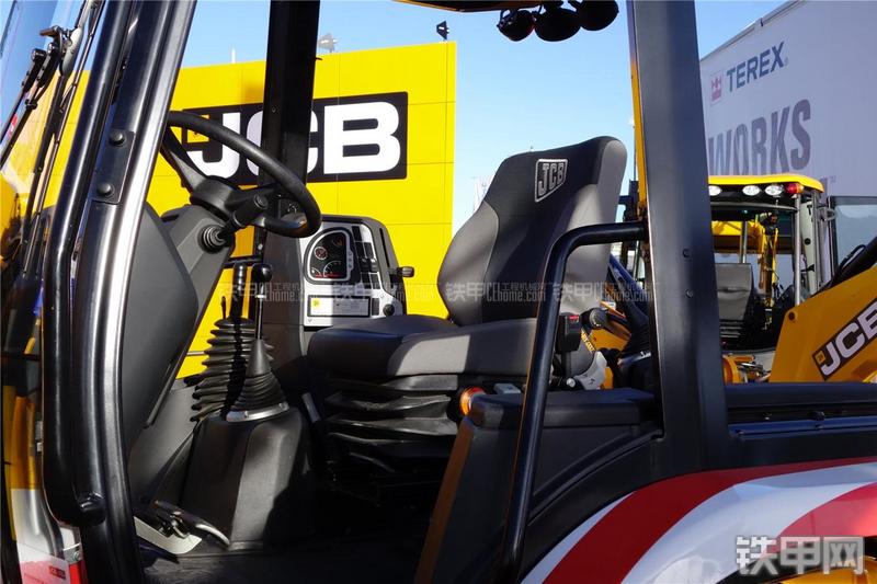 杰西博3CX挖掘装载机局部