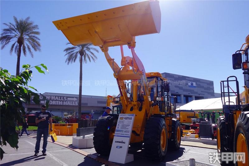 龙工CDM835装载机整机外观