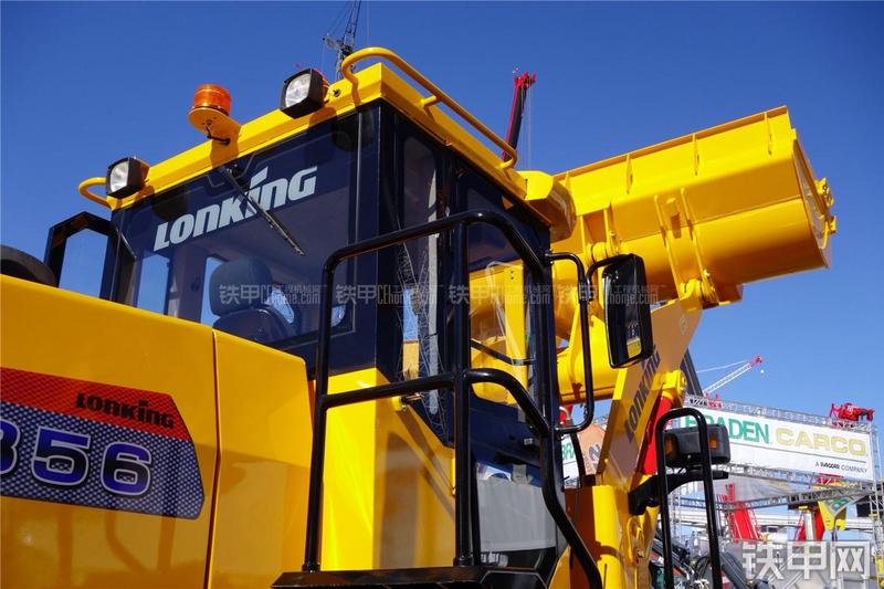 龙工CDM856装载机局部