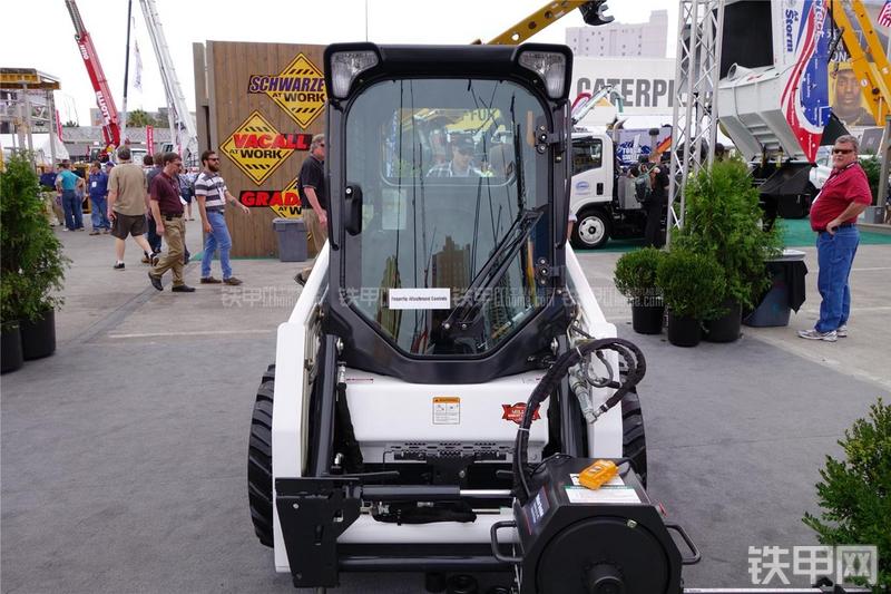 山猫S450滑移装载机整机外观
