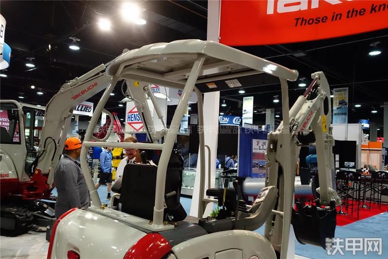 竹内TB216挖掘机局部