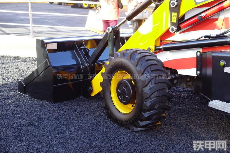 杰西博3CX挖掘装载机局部