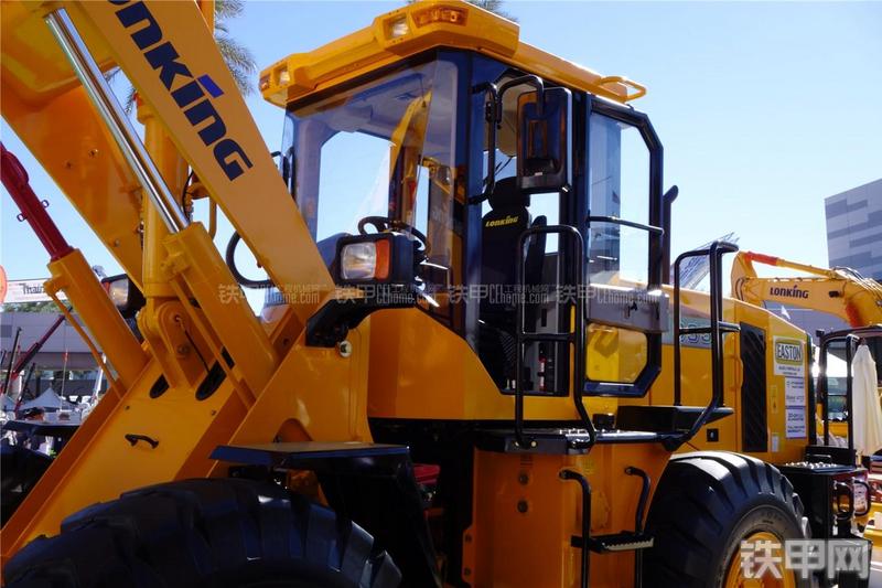龙工CDM835装载机局部