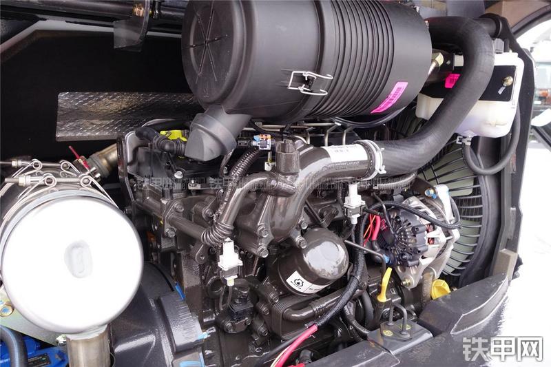 山猫E55挖掘机局部