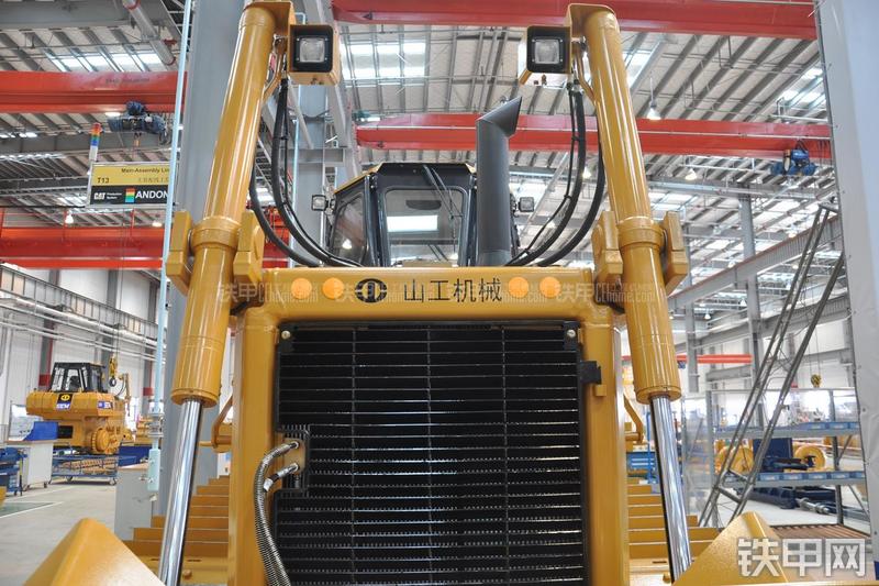 山工SEM816推土机局部