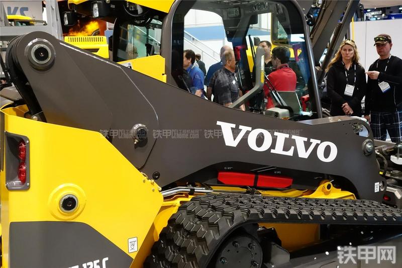 沃尔沃MCT135C滑移装载机局部