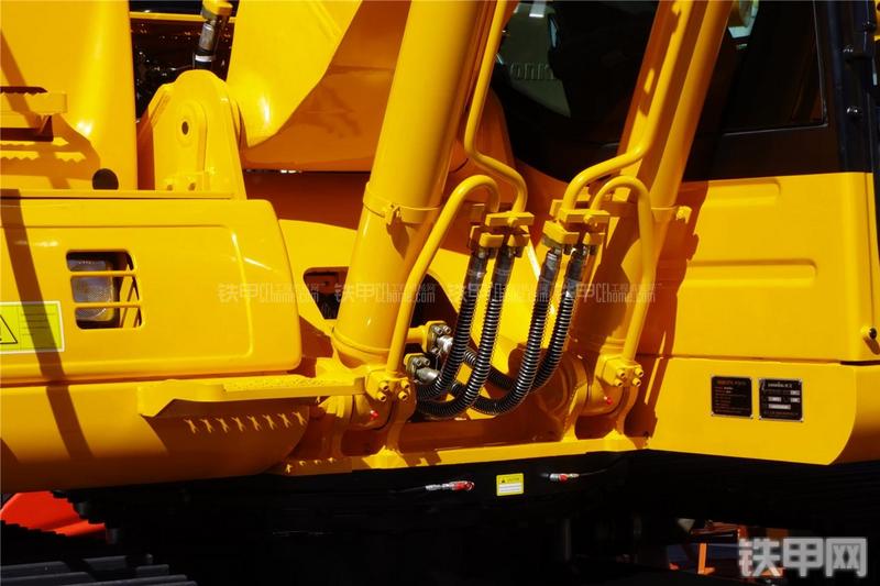 龙工CDM6235挖掘机局部