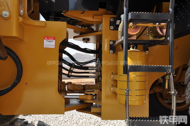 山工SEM650B装载机局部