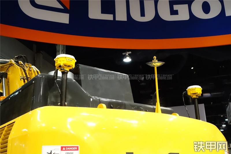 龙工950E挖掘机局部