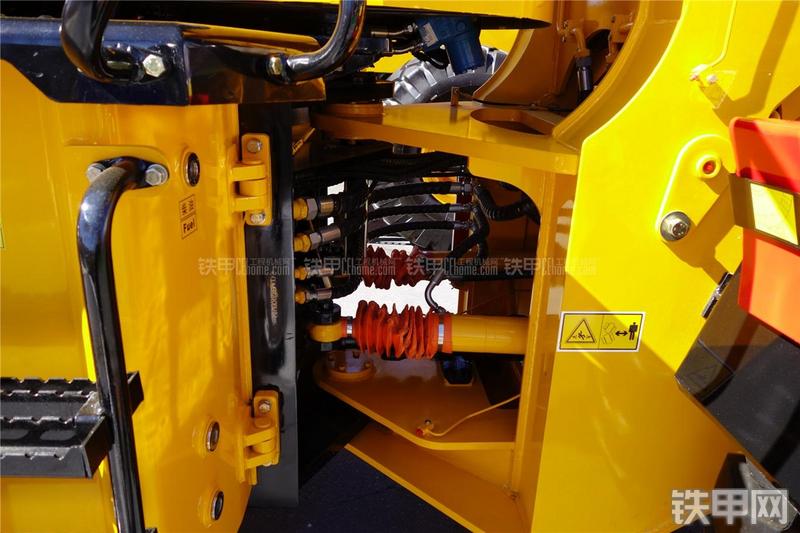 龙工CDM835装载机局部