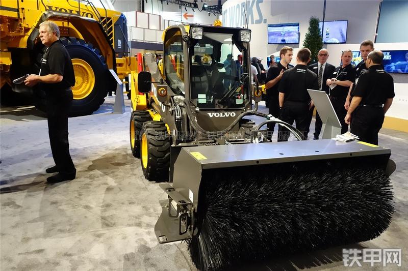 沃尔沃MC70C滑移装载机整机外观