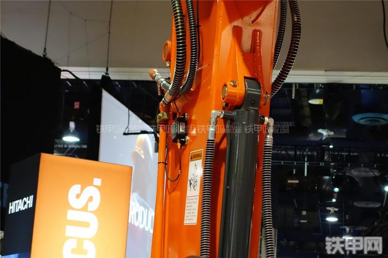 日立ZX210LC-5挖掘机局部