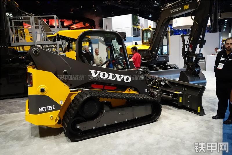 沃尔沃MCT135C滑移装载机整机外观