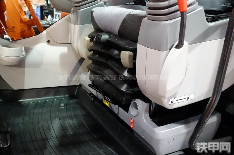 日立ZX210LC-5挖掘机局部